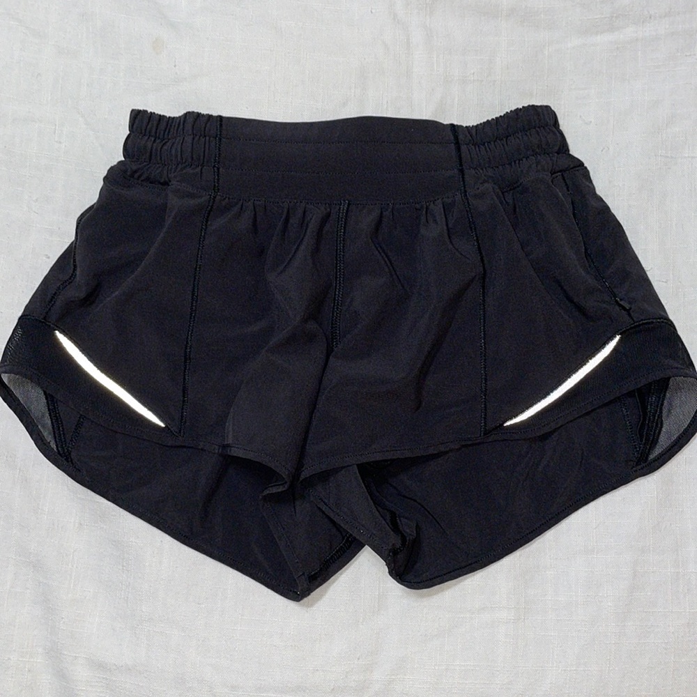 Lululemon black Hotty Hot Low Rise Lined Short 2.5” Size: 2